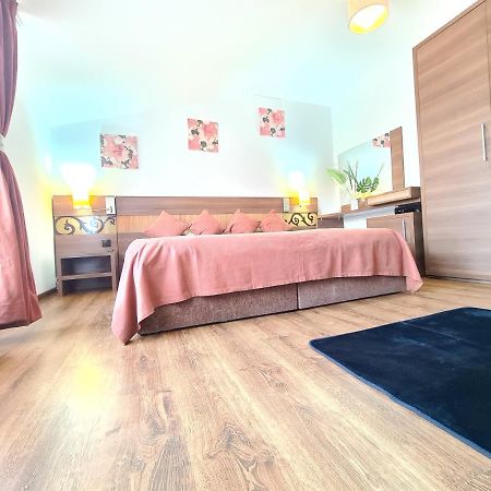 Garsoniera Privata Bed and Breakfast Bukarest Exteriör bild