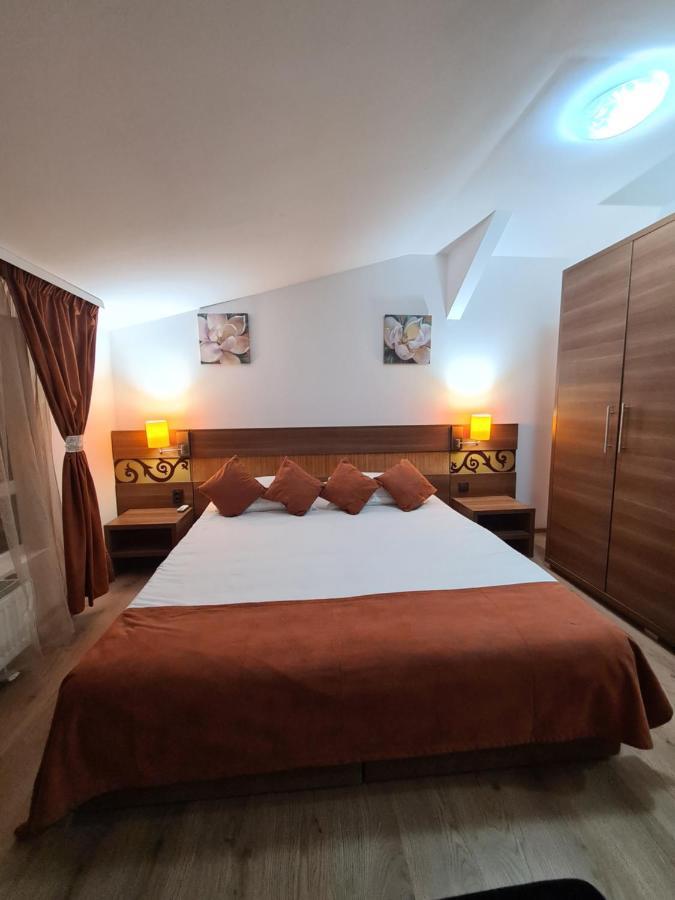 Garsoniera Privata Bed and Breakfast Bukarest Exteriör bild